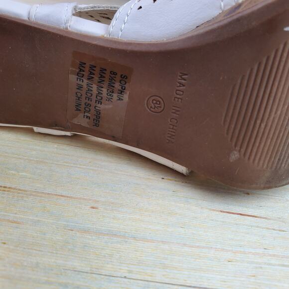 ME TOO | Sophia | White | Perforated Heeled Sandals | Size 8.5 - Picture 6 of 8